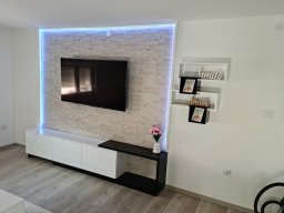 Lidija-tv-set